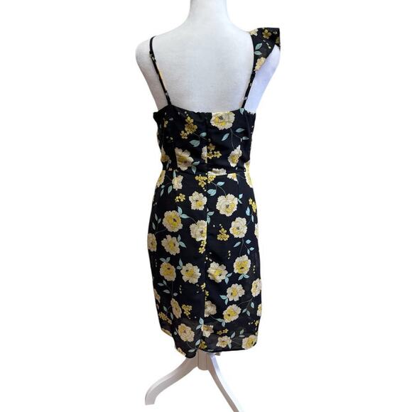 Cupcakes & Cashmere Ariadne Dress Sz 2
One Shoulder Sundress - Picture 4 of 8